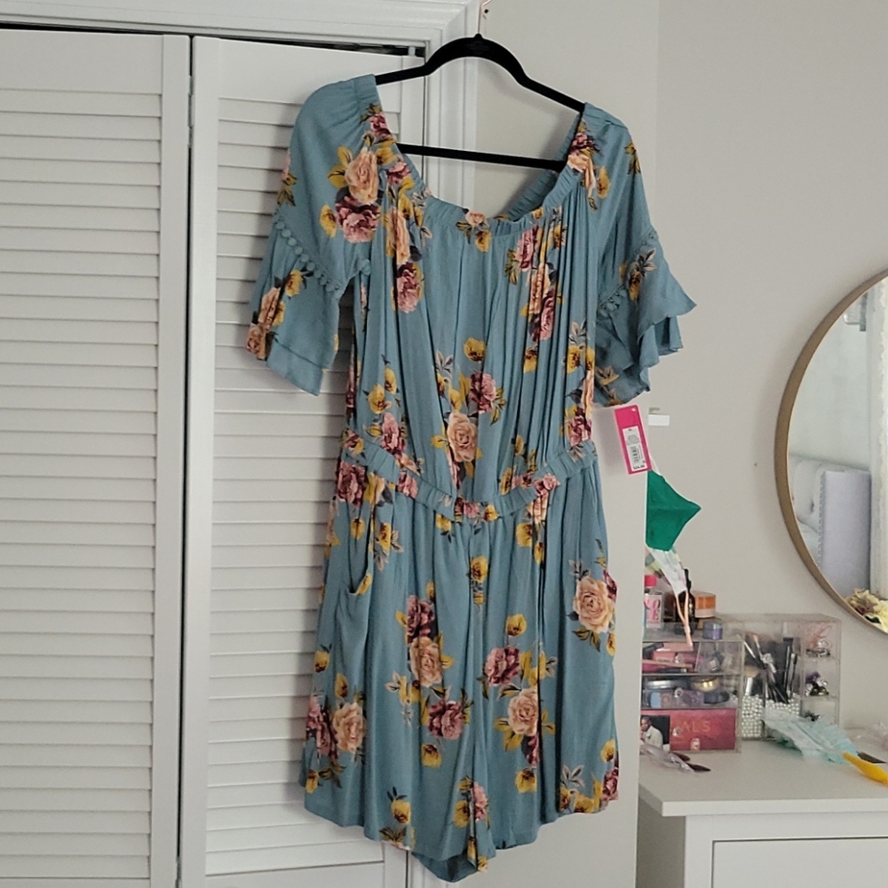 Off the shoulder floral romper